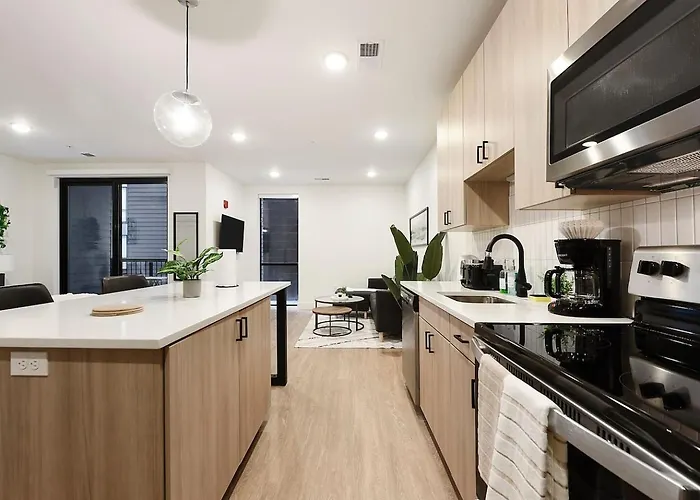 Modern W/ Hulu, Gym & Parking Near Shopping Pittsburgh