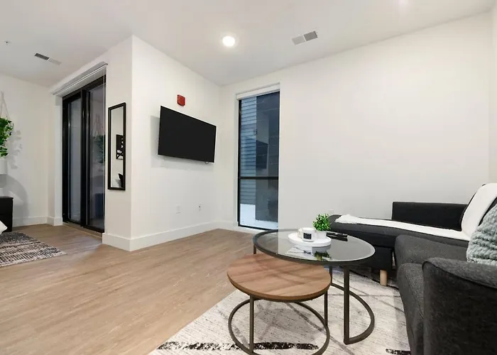 Apartment Modern W/ Hulu, Gym & Parking Near Shopping Pittsburgh