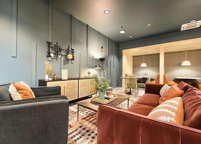 Apartment Modern W/ Hulu, Gym & Parking Near Shopping