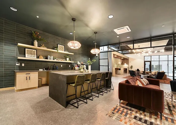 Apartment Modern W/ Hulu, Gym & Parking Near Shopping *