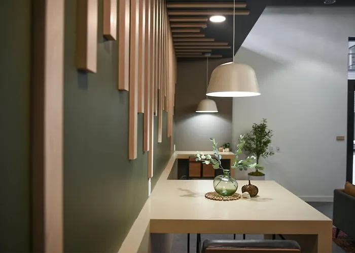 Modern W/ Hulu, Gym & Parking Near Shopping Apartment *