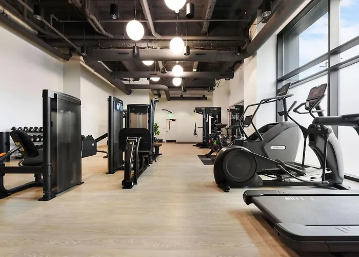 Apartment Modern W/ Hulu, Gym & Parking Near Shopping Pittsburgh