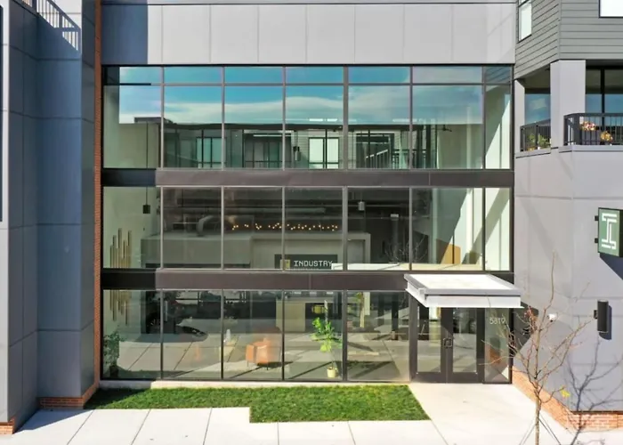 Apartment Modern W/ Hulu, Gym & Parking Near Shopping Pittsburgh